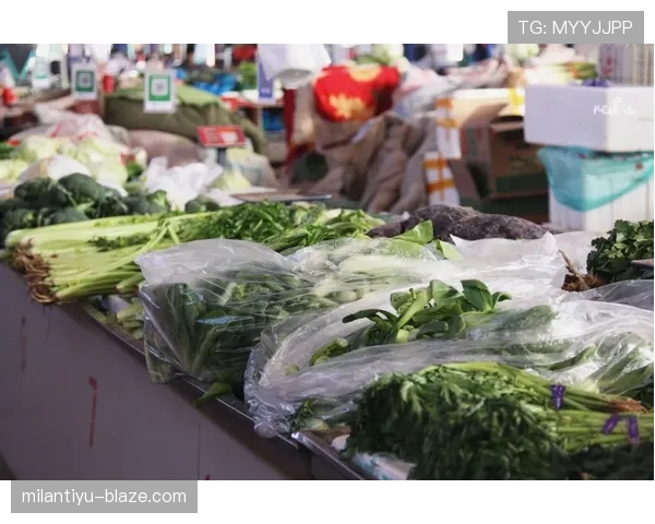 马琳逛菜市场推车里全是大牌手袋和营养粉，旁边阿姨看得眼神活了
